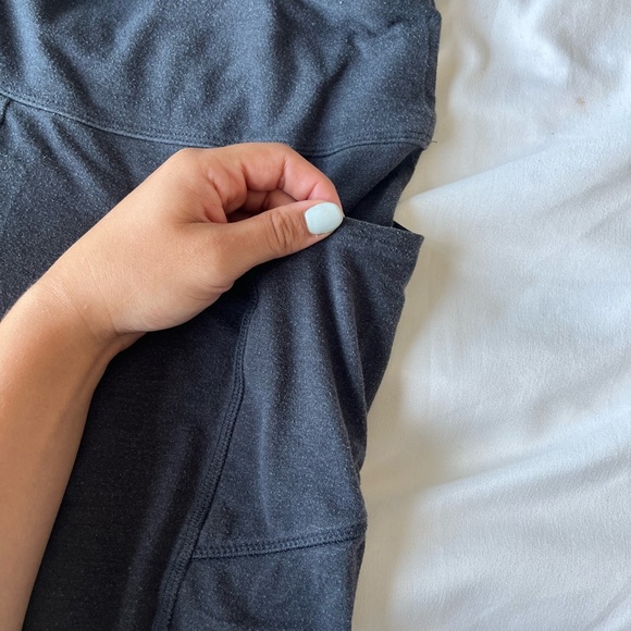 Black Leggings with Pockets - Picture 4 of 5